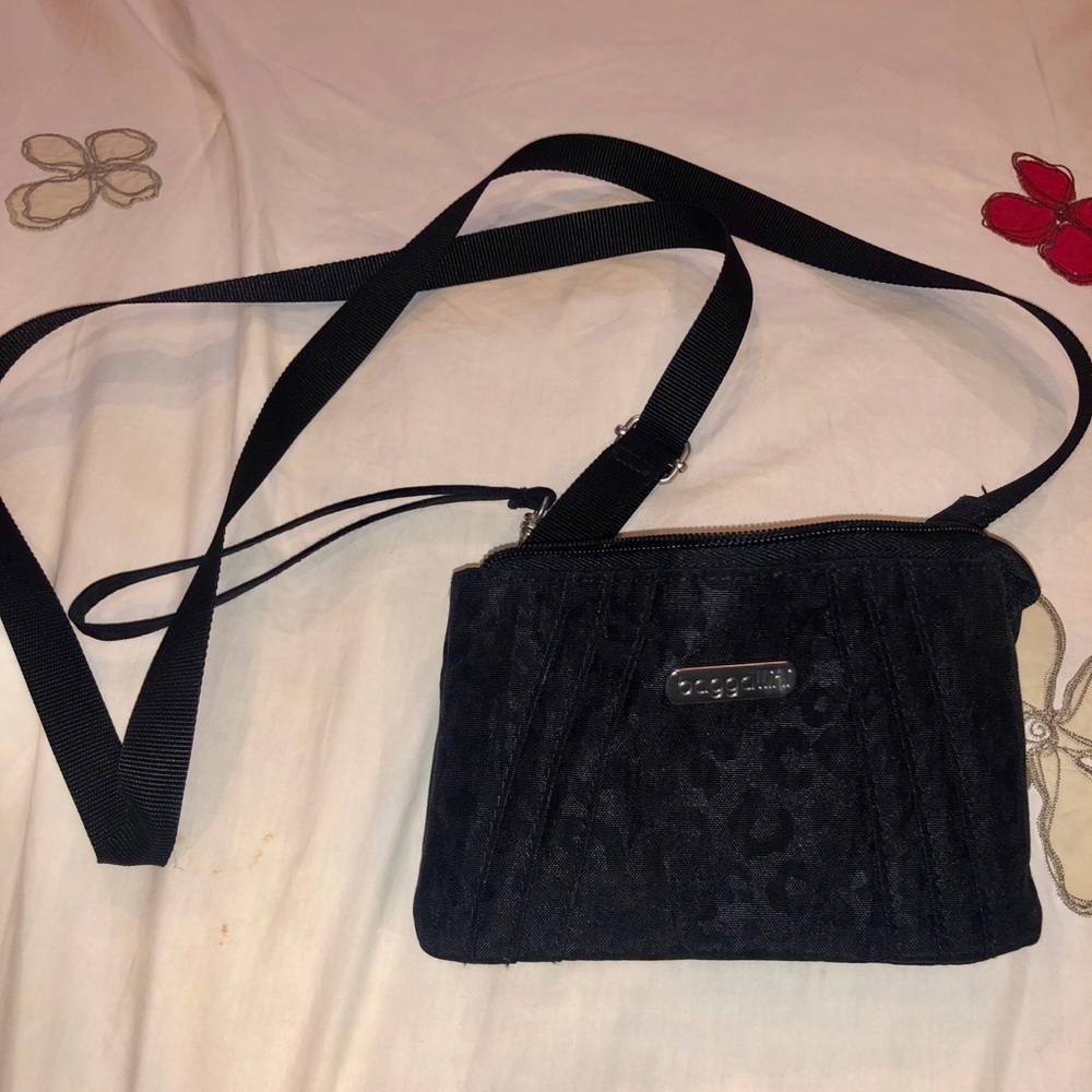 Baggillini purse/wristlet.